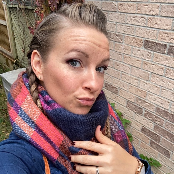 Meet your Posher, Crystal - Picture 1 of 1